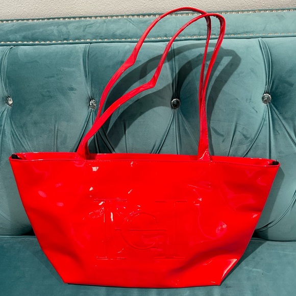 Carolina Herrera Good Girl Limited Edition Red Glossy large patent tote bag - Picture 4 of 7